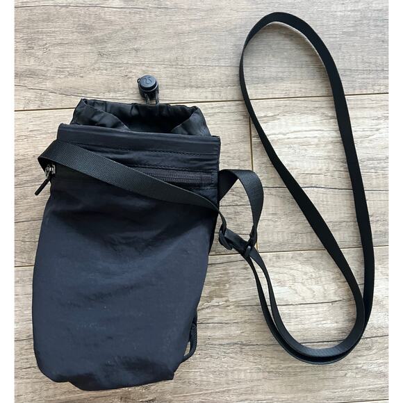 Lululemon Water Bottle Crossbody Bag Black 2.5L Adjustable Strap Travel Hike - Picture 1 of 2